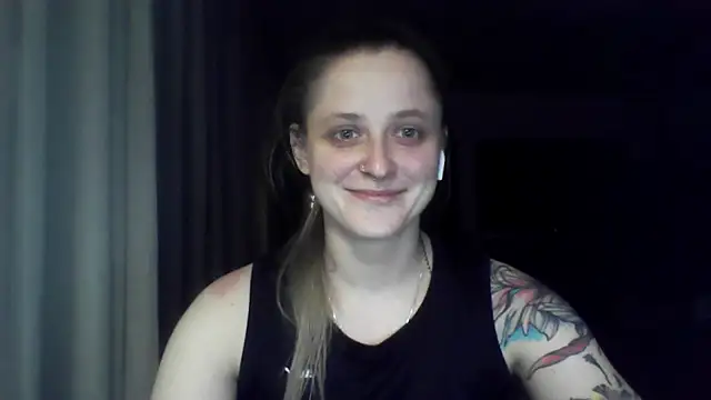 LeaWetGirl webcam