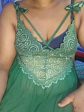 malluivaniya (F milf) - NIPPLE PINCH