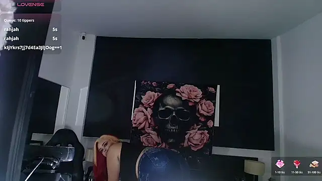 EvaaFoxxy1 live webcam show