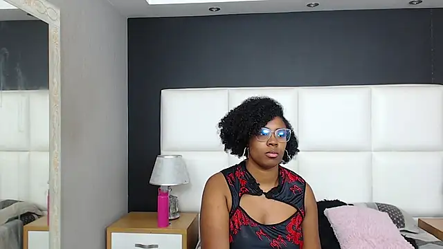 naomyblake's live room