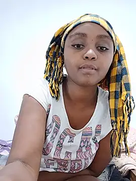 Prettyval77 live webcam show