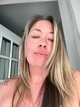 MiraKisss live webcam show