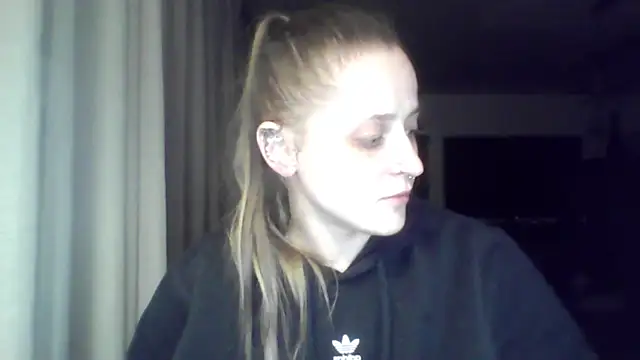 LeaWetGirl webcam