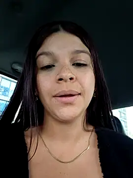 layla-daring (F young) - I show off my friend's tits and suck on