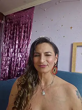 marilyn_love6969 (F milf) - spit on my nipples and suck them