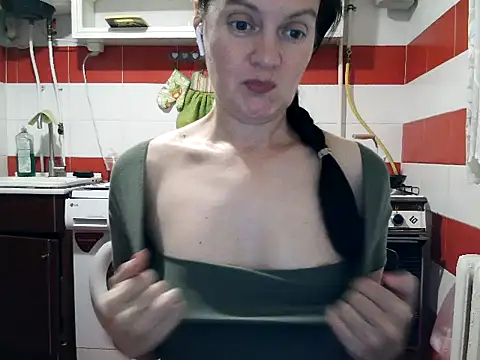 LoveNBloom live cam on StripChat