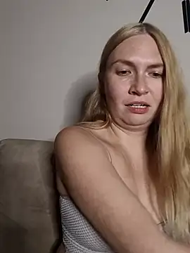 kisavixen - KisaVixen's free webcam - UK Sex Cams