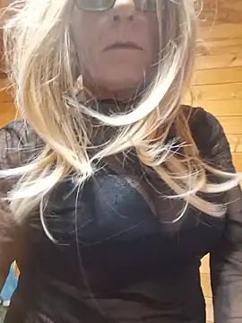 Modella: Luanatrav1