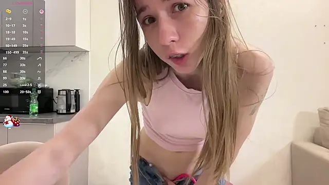tinykisa (F young) - flash boobs
