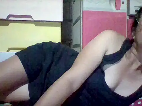 pinay4u69 live cam on StripChat