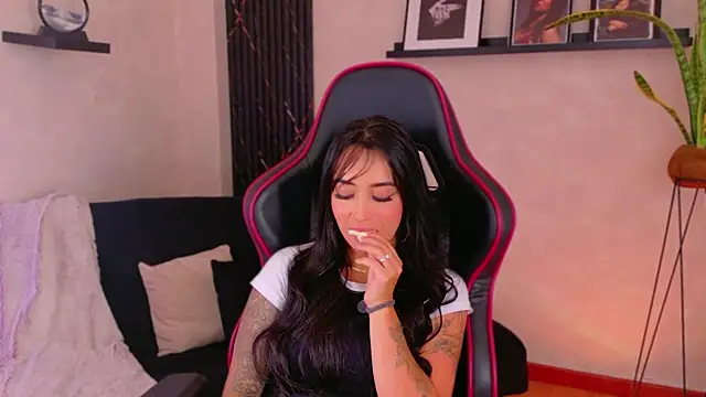 EmmyEvans1 live webcam show