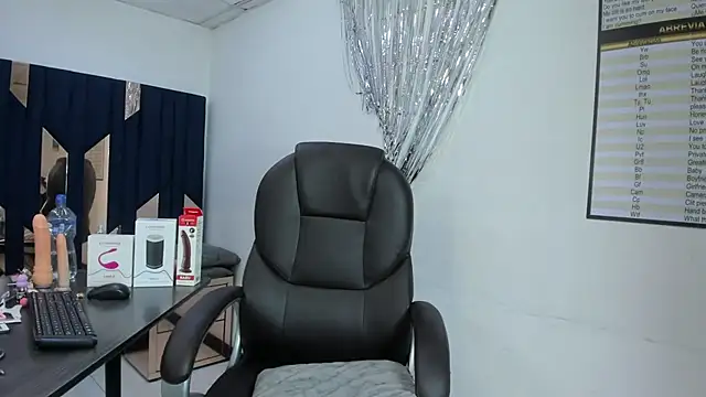 Aisha_hotts777 live cam on StripChat