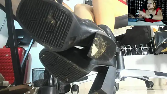 MissAlmaFenix webcam