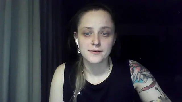 LeaWetGirl live webcam