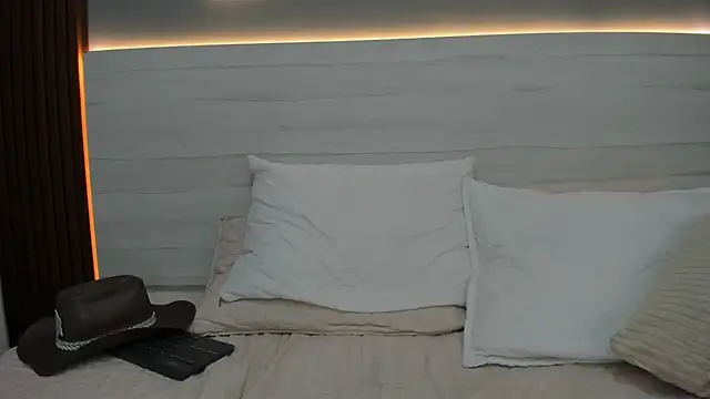 Lois_stone webcam