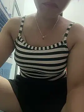 Phiea-nc94 live cam on StripChat