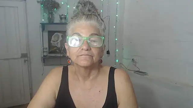 FunnyGrandma live webcam show