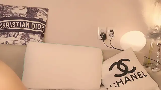 NaomiBlack35 webcam