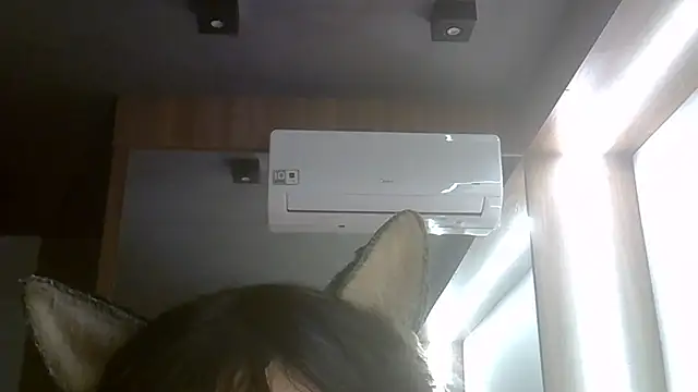 SkinnyKitten live cam on StripChat