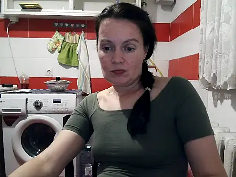 LoveNBloom live cam on StripChat