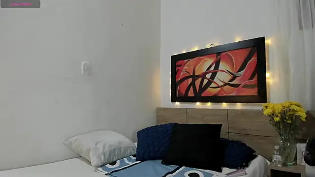 Lauralove_69 webcam