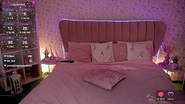 KiraRoxx live webcam show