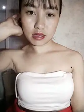 Cherry-squirtt live cam on StripChat