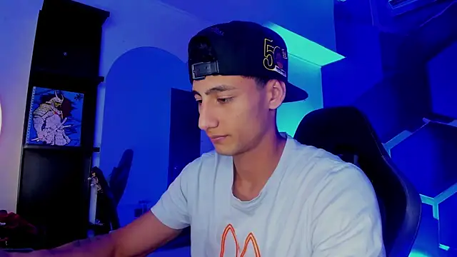 MaxiimoRomano_ live cam on StripChat