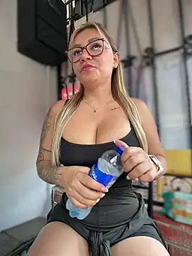 DIANITA_1988 live cam on StripChat