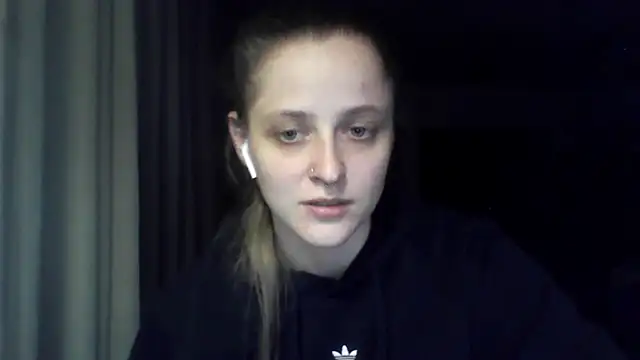 LeaWetGirl live cam on StripChat
