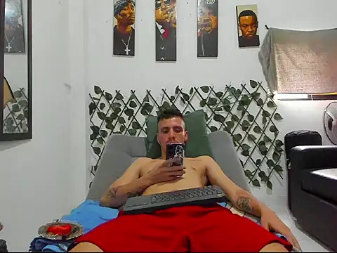 Latins_Boss live cam on StripChat