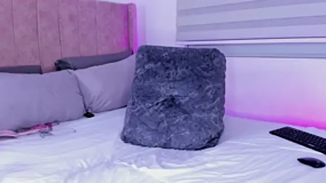 valeria__lewiis (T teen) - countdown to make cum 💦