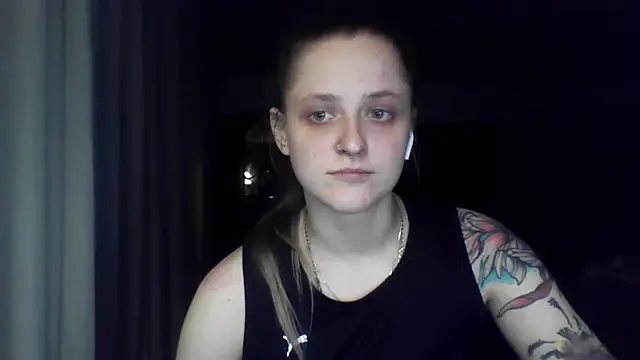 LeaWetGirl webcam