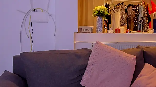 Milfchellle live cam on StripChat