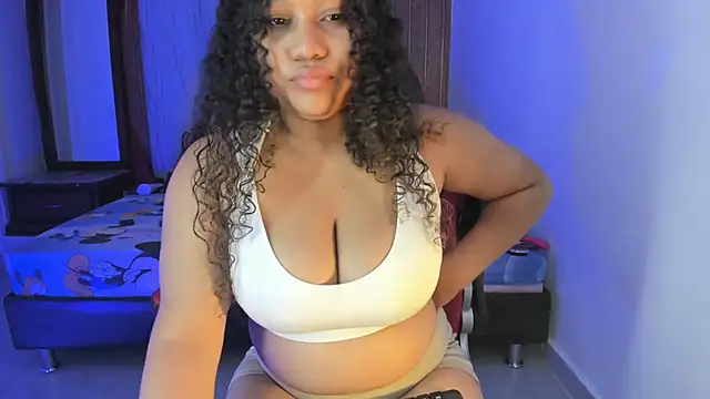Lunastar02 live cam on StripChat