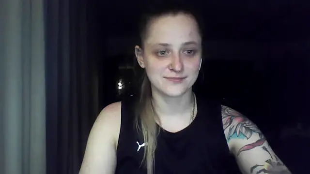 LeaWetGirl live cam on StripChat
