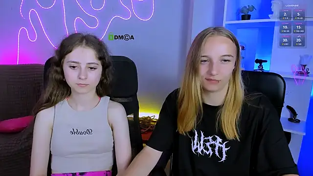 rebecca_smile live cam on StripChat