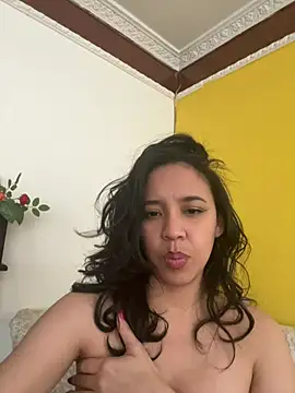 esmerald_1111 - Esmerald_1111's free webcam - UK Sex Cams