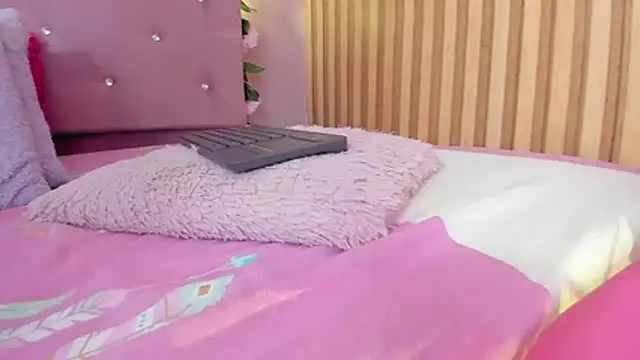 lovely__kiss__ live cam on StripChat