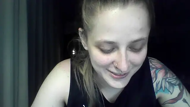 LeaWetGirl webcam