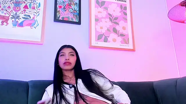 Tiffany_Low webcam