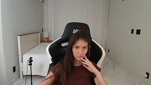 upssnowy (F young) - suck dildo