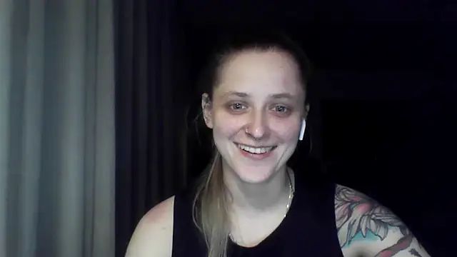 leawetgirl - LeaWetGirl's free webcam - UK Sex Cams