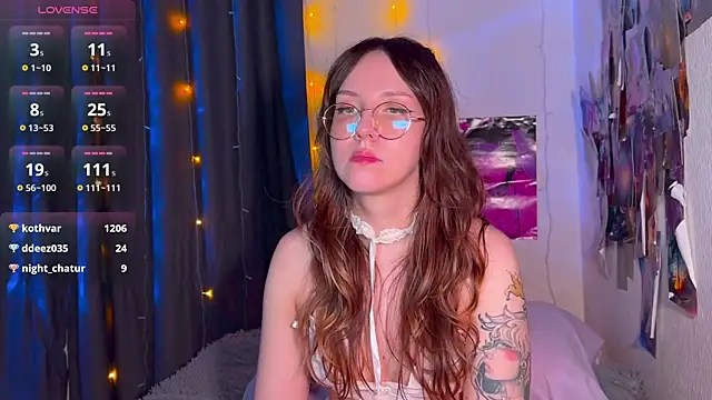 ViolettMo0n live cam on StripChat