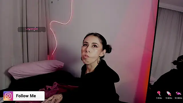 Sara_Foxx1 webcam