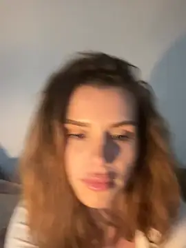 emiliacatalina (F young) - surprise😍