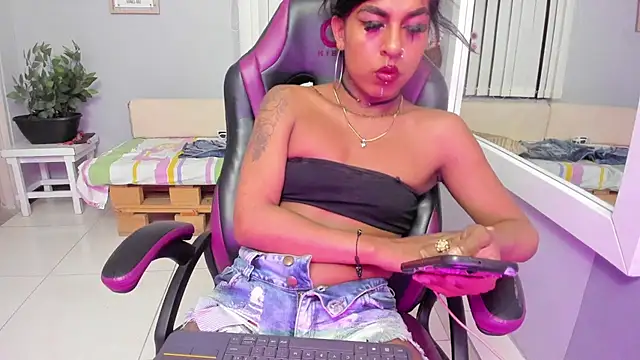 Nahomy_Collins_ webcam