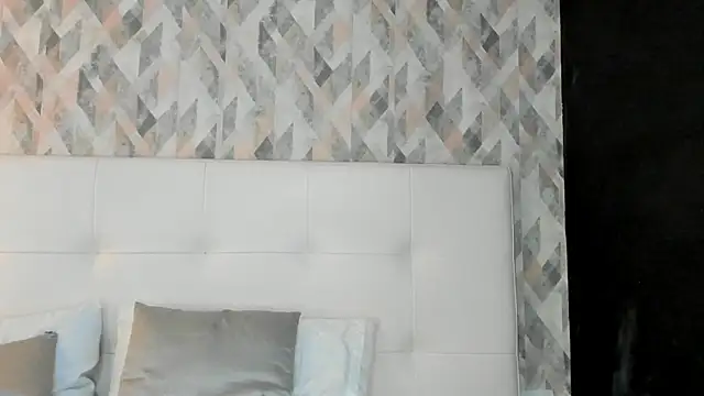 MiaJacksson live cam on StripChat