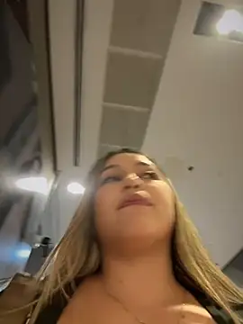 lunablossom_ (F young) - Dildo in the bathroom