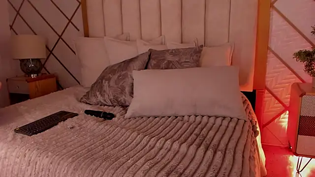 zaravesari (F young) - 🔥Oiled ass bounce🔥